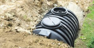 Installation of a drainage tank (septic tank) in a domestic garden